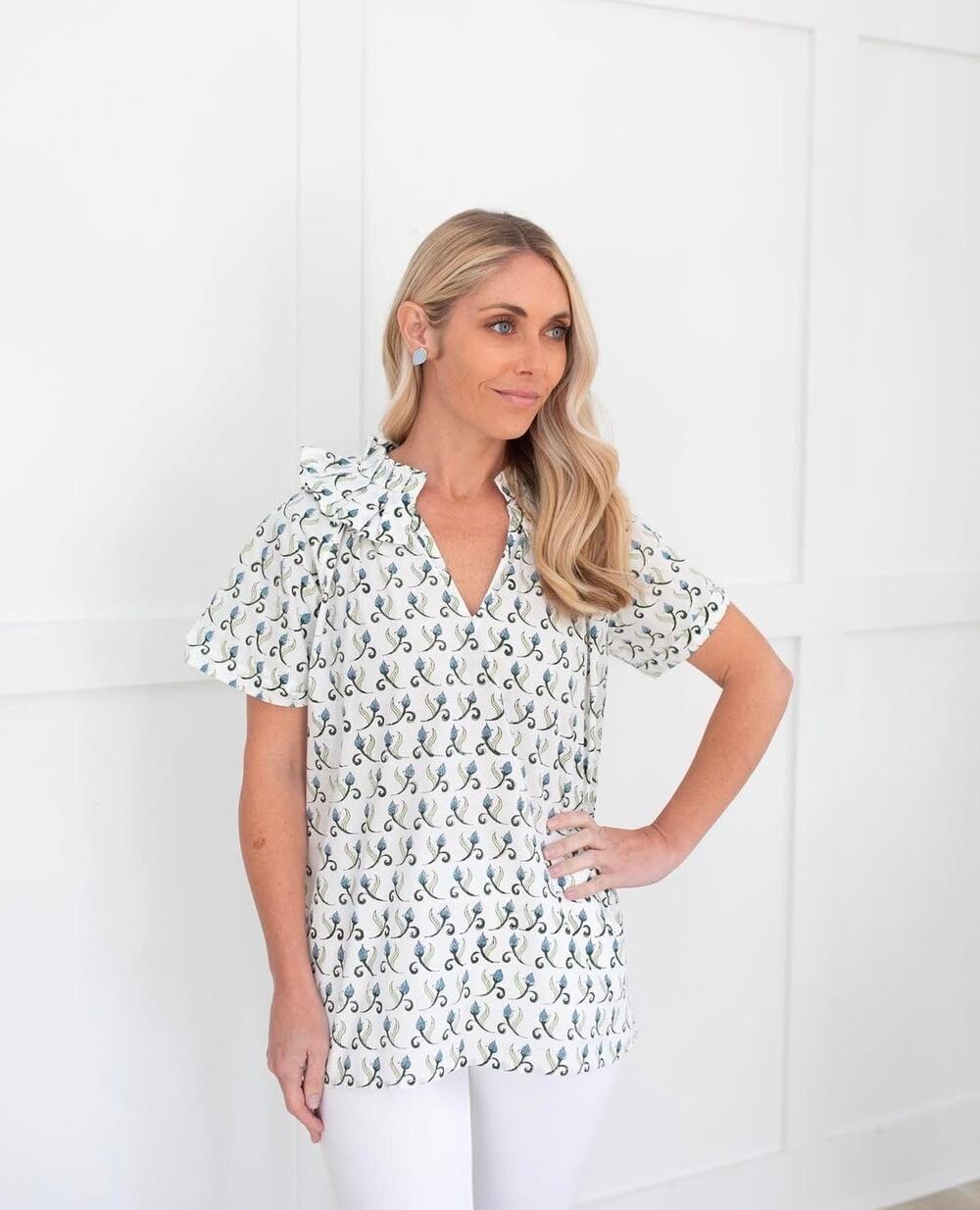 SAULE PARC‎ 100% Cotton Ruffle Neckline Short Sleeved Blouse Floral Sz M Prarie